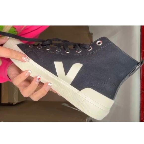 VEJA Wata II Size 9.5 New without Box MSRP $155 SOO - Picture 7 of 13